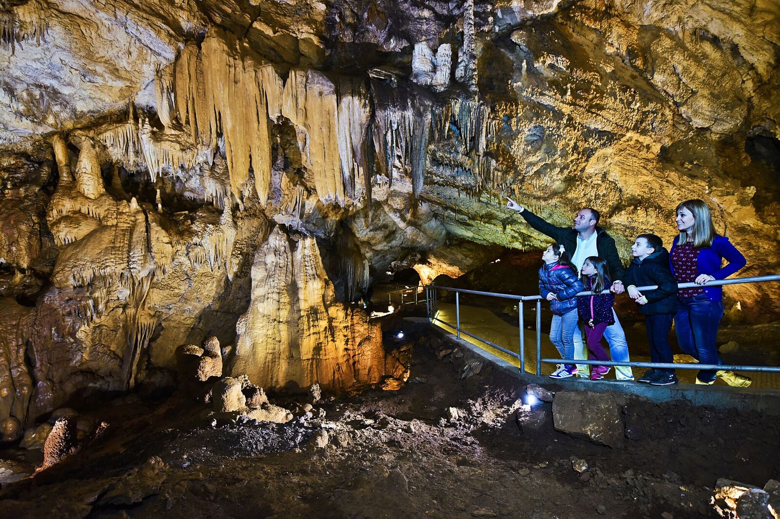  Wild Beauty of Lipa Cave