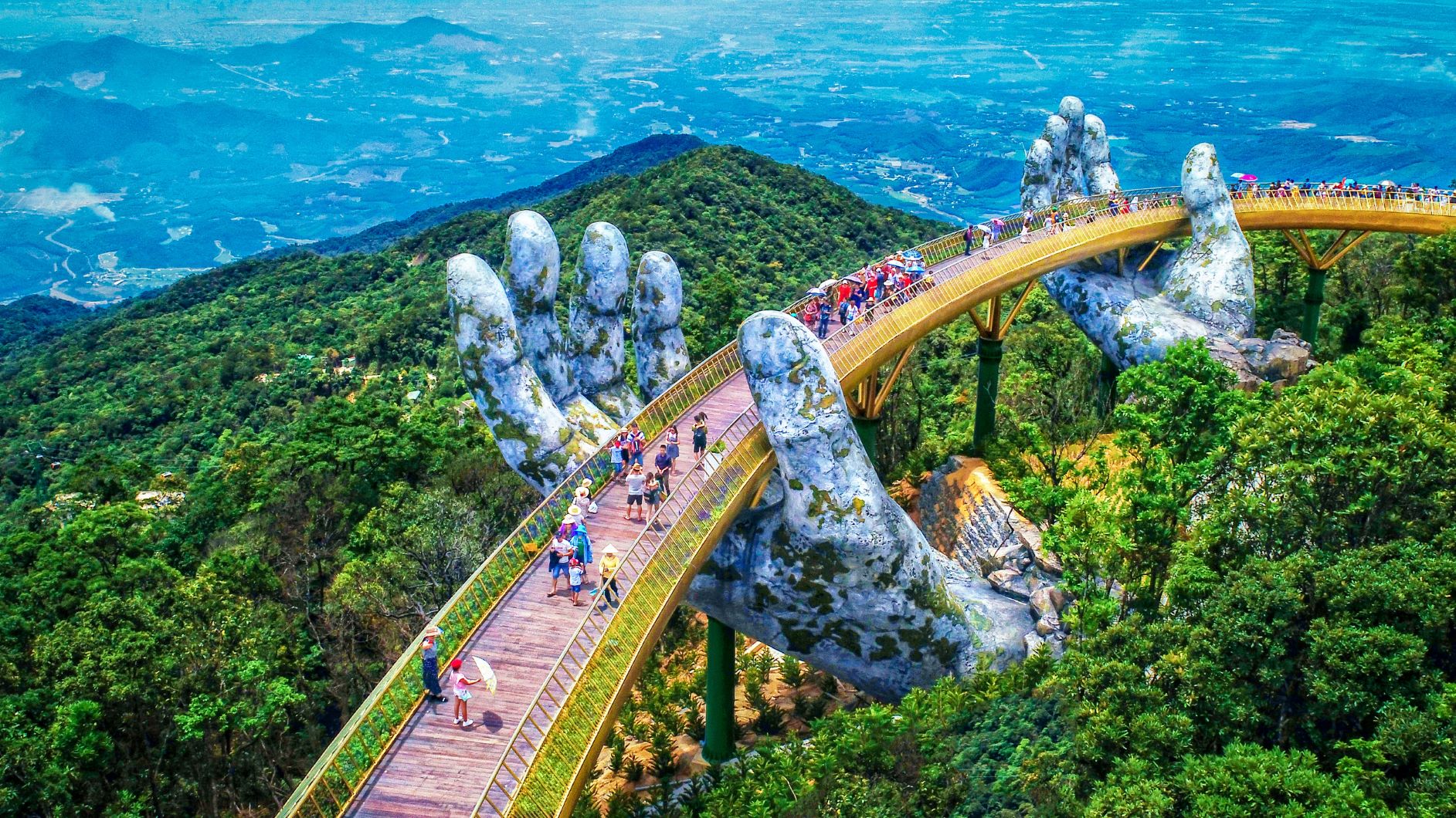  Cau Vang – Fascinantan most u Vijetnamu kojeg drže dvije ruke