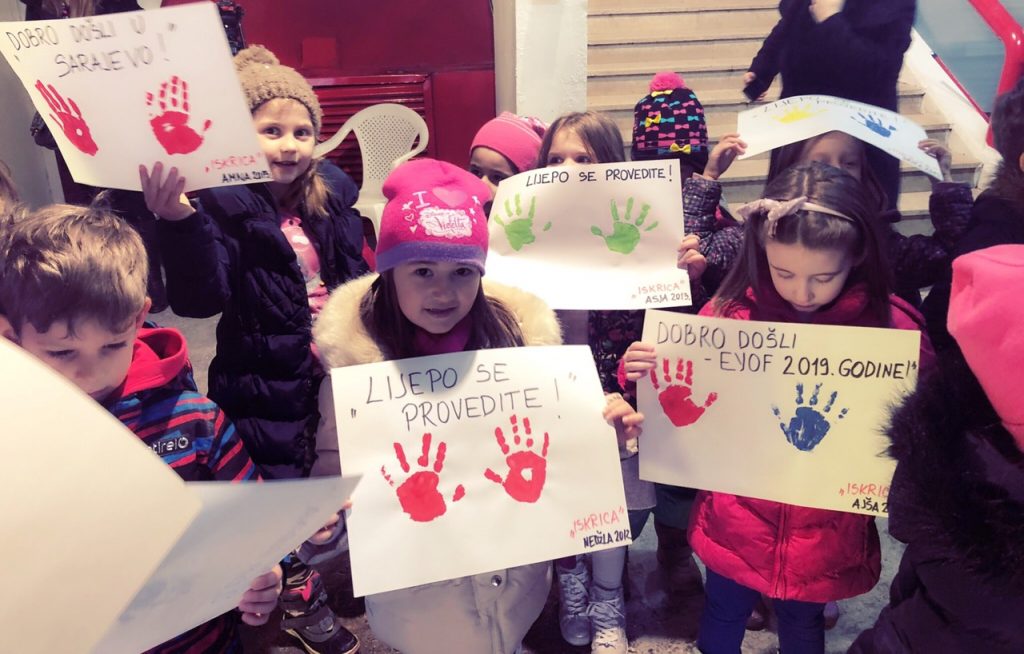  Djeca iz sarajevskih vrtića otisnula poruke dobrodošlice delegacijama učesnicama EYOF-a