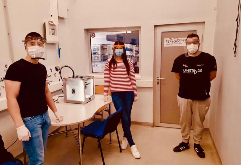  Studenti iz Mostara izrađuju zaštitne vizire za medicinsko osoblje