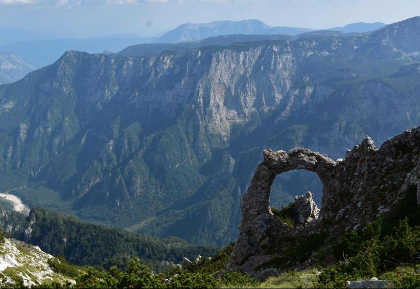  Hajdučka vrata na Čvrsnici – najljepši vidikovac na planinama u BiH