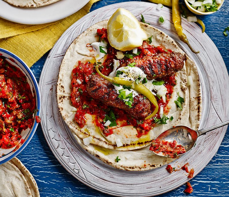 Kako Jamie Oliver pravi ćevape s ajvarom