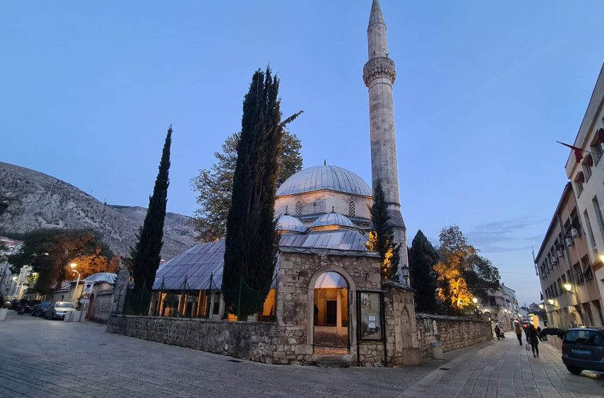  Karađozbegova džamija u Mostaru
