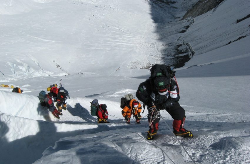 Tomislav Cvitanušić na završnom usponu na Mount Everest