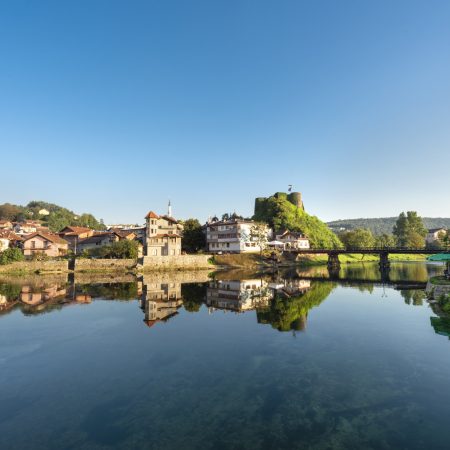 Pogled na tvrđavu Pset u Bosanskoj Krupi; Foto: Fotobaza/ Lana Ferović