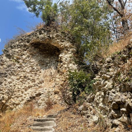 Ostaci Starog grada Teočaka; Foto: Baština.ba